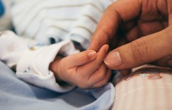 “Unbreakable Bond: Nurturing Connection Between Mothers and Infants”